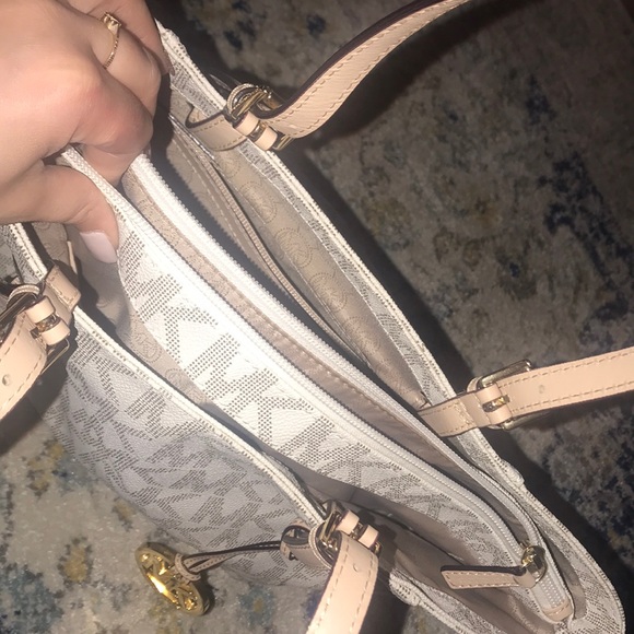 Michael Kors beige and cream tote gold hardware - Picture 5 of 8